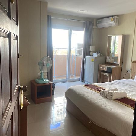 Hug Me Guesthouse パッタヤー エクステリア 写真