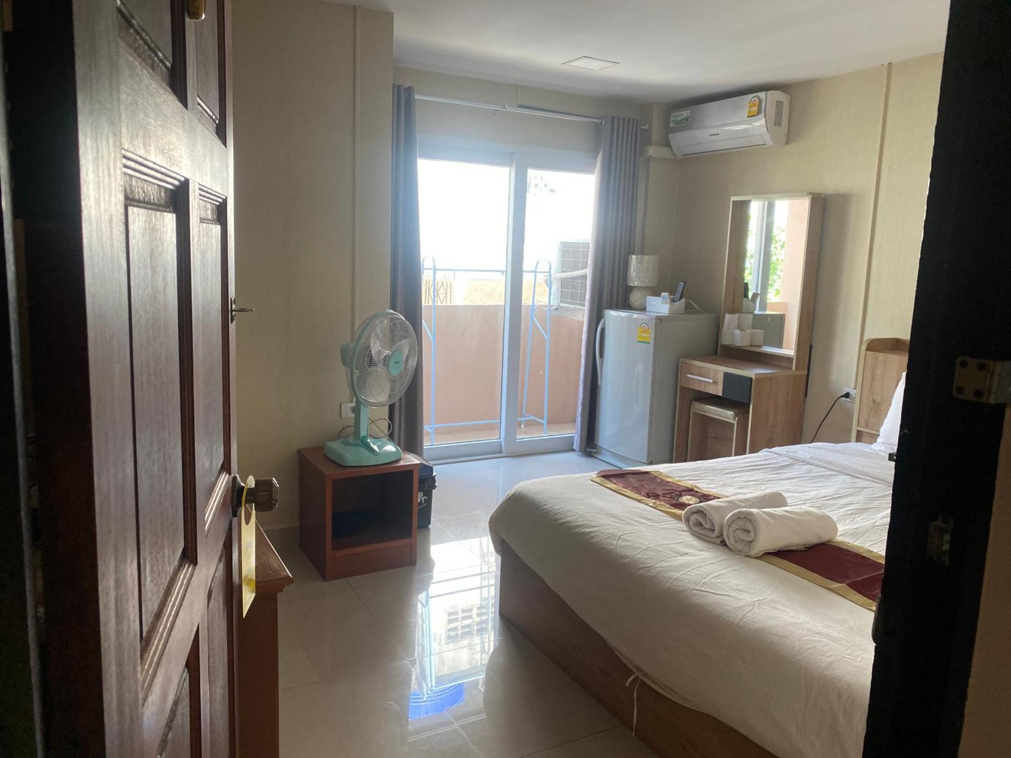 Hug Me Guesthouse パッタヤー エクステリア 写真